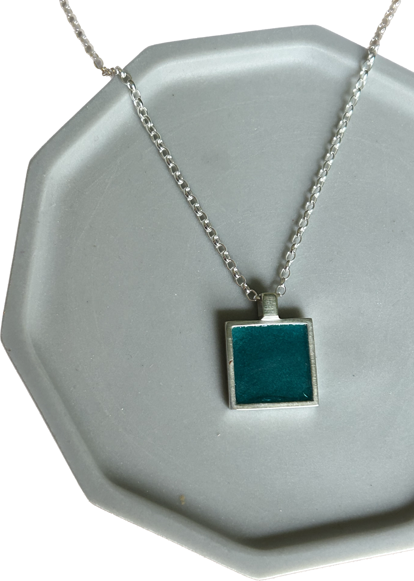 The square necklace
